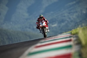 u球体育APP-马龙赛后谦逊发言登热搜，山东泰山鏖战曼城引发热议