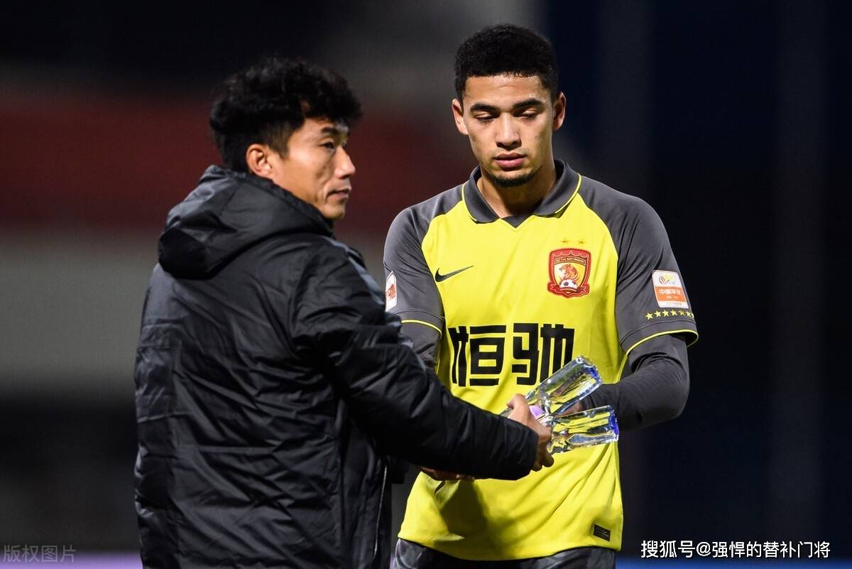 梦之队主力球员加入顶级俱乐部，转会费惊人