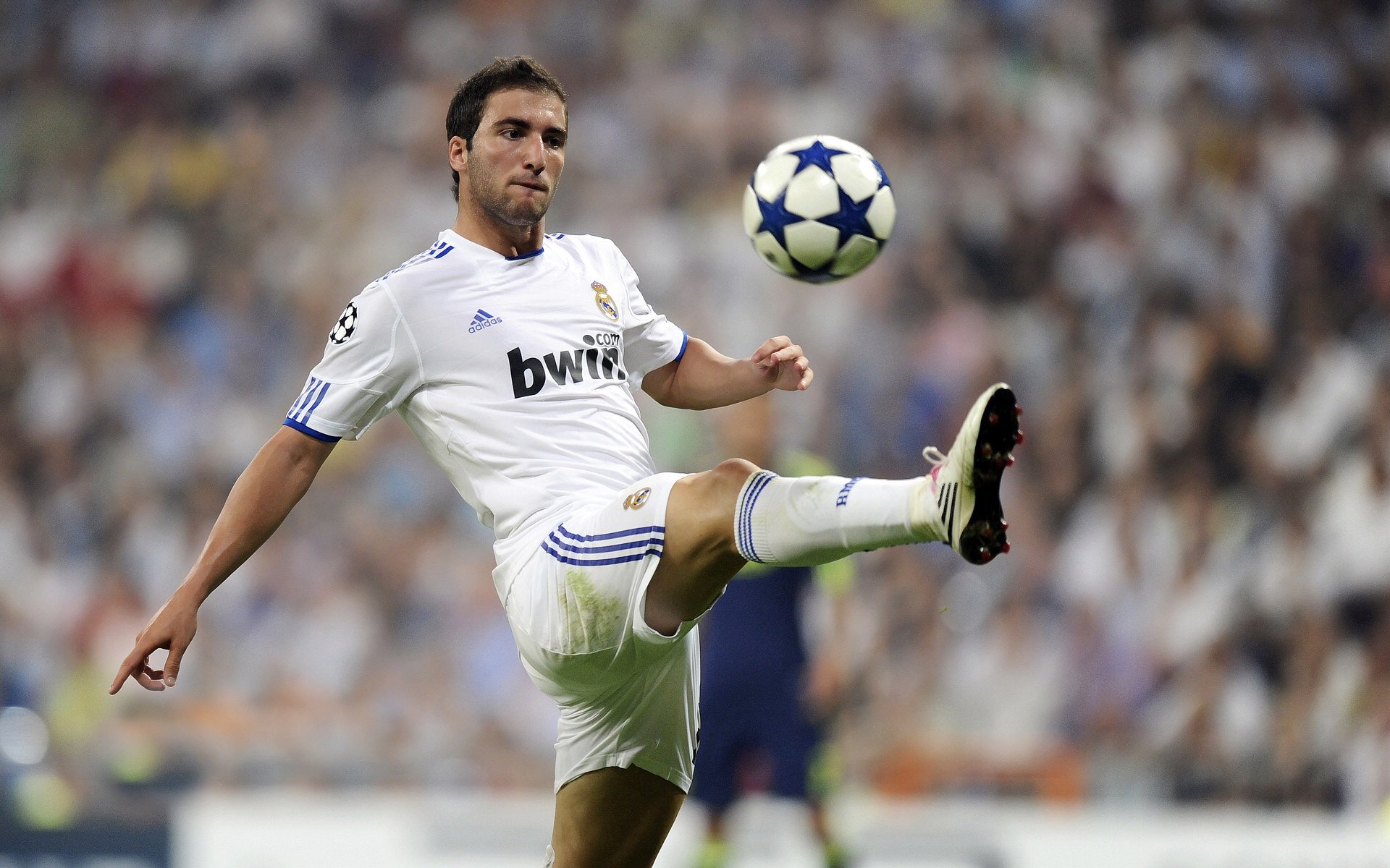 保罗复出首秀出彩，武汉三镇主场小胜休斯顿火箭，豪取22连胜