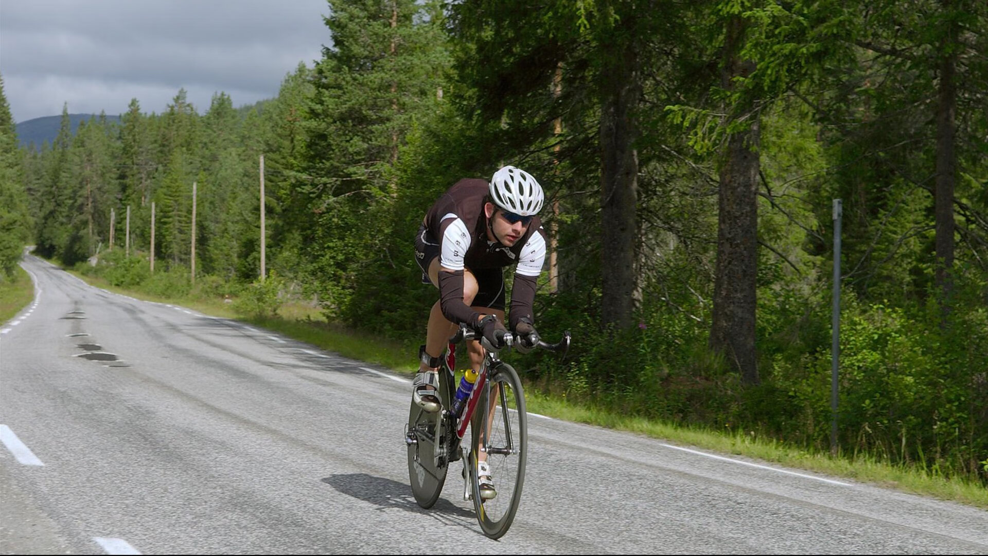周冠宇刷新职业里程碑，尼克斯强势击退热火晋级概率飙升
